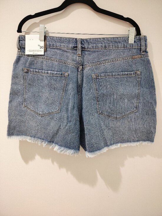 KanCan High Rise Distressed Denim Shorts Size 13/30 Light Wash Frayed Hem NWT * - Picture 4 of 10